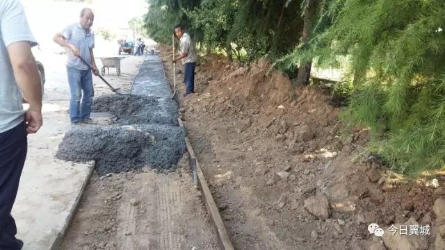 混凝土表面泛堿（霜）的原因與處理措施